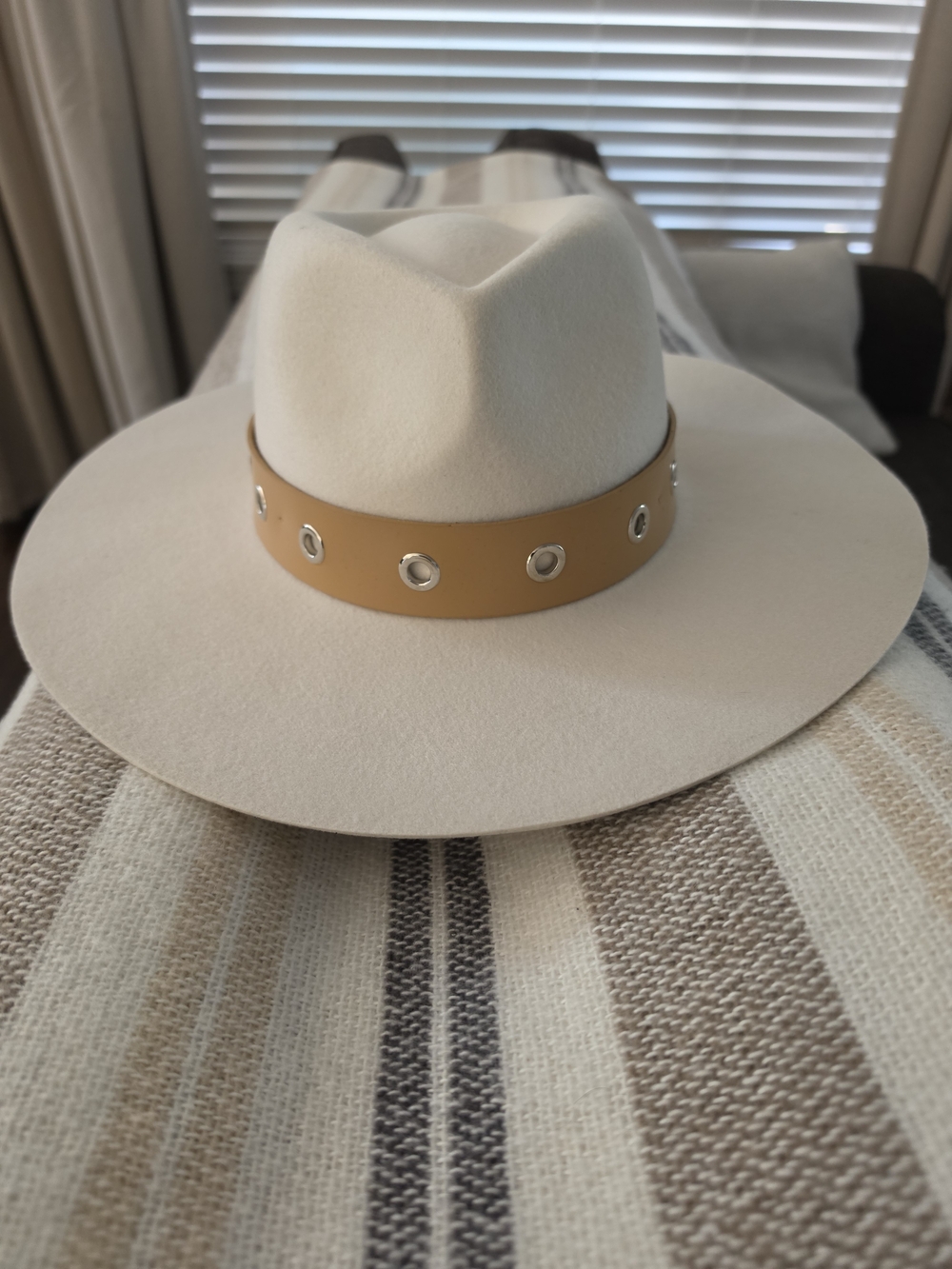 Nordstrom Cream Wide-Brim Felt Fedora with Tan Grommet Band